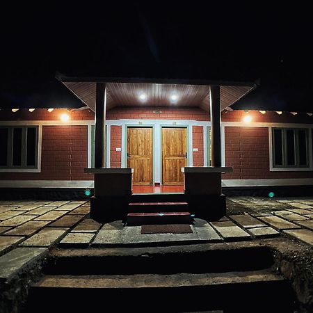 Mahout Resort Wayanad - An Experiential Jungle Stay With Waterfall Kalpatta Buitenkant foto